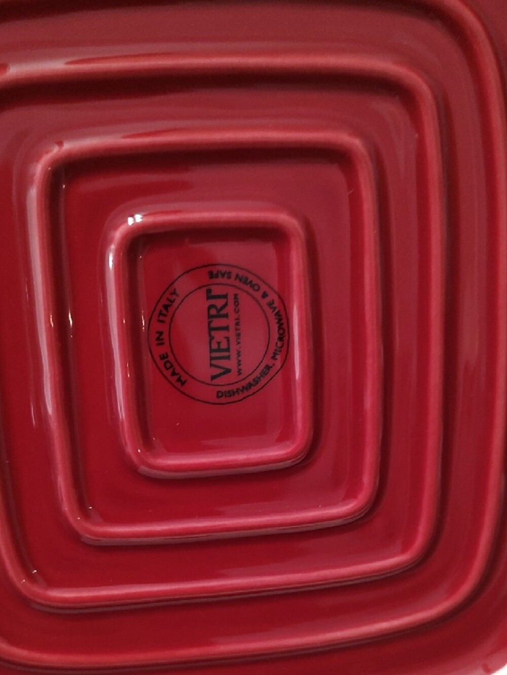 Vietri Glossy Red Ceramic Lidded Baker - Picture 4 of 8